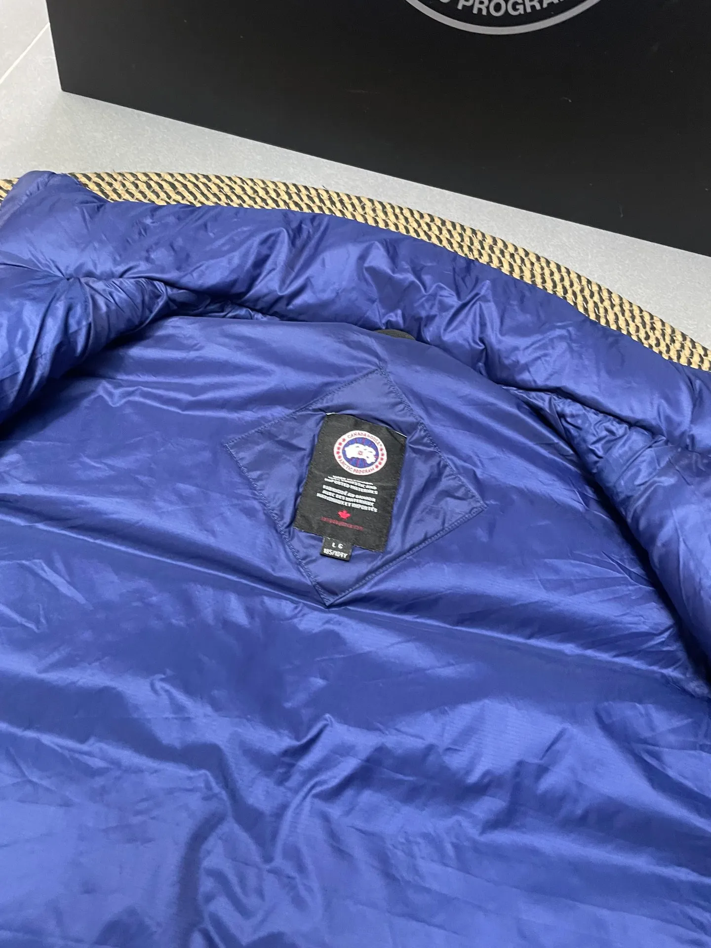 P560 Canadian brand CanadaGoose men's and women's CROFTON lightweight down vest 2229M DWR water-repellent treatment WindWall windproof fabric 700 fleece filling original mold opening details one to one production The upper body effect is stunning Exclusively available on the Xiaohongshu purchasing platform The highest version on the market Size: XS S M L XL XXL